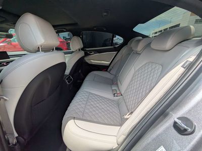 2025 Genesis G70 - Photo 12