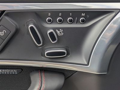 2019 Jaguar F-TYPE - Photo 13
