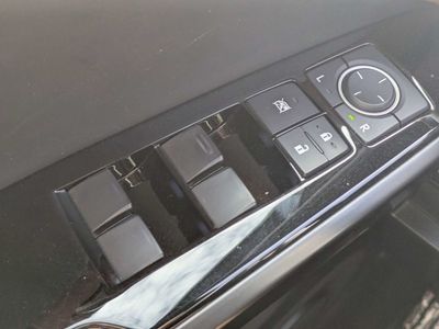 2024 Lexus IS - Photo 19