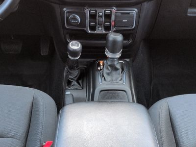 2022 Jeep Wrangler - Photo 19