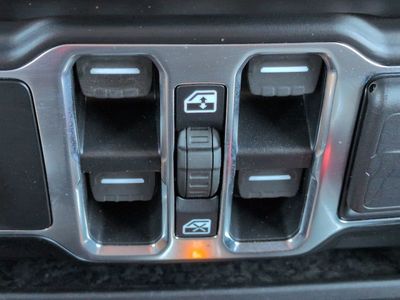 2022 Jeep Wrangler - Photo 24