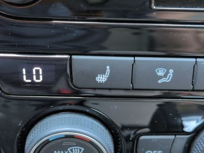 2021 Volkswagen Passat - Photo 24