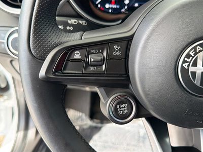 2024 Alfa Romeo Giulia - Photo 37