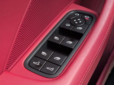 2022 Porsche Panamera - Photo 26