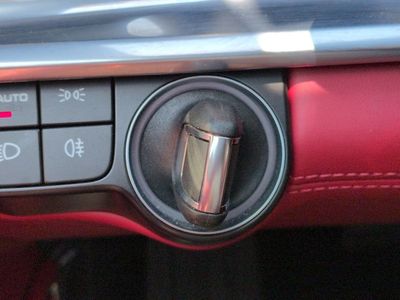 2022 Porsche Panamera - Photo 31