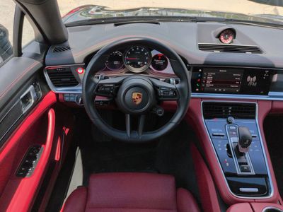 2022 Porsche Panamera - Photo 16