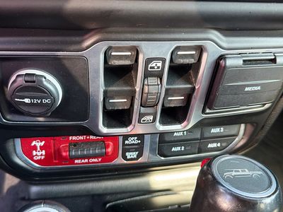 2021 Jeep Gladiator - Photo 30