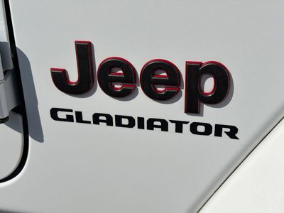 2021 Jeep Gladiator - Photo 12