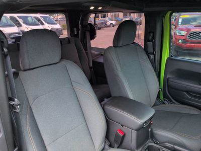 2025 Jeep Wrangler - Photo 14