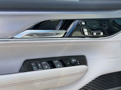 2022 Jeep Grand Wagoneer - Photo 25