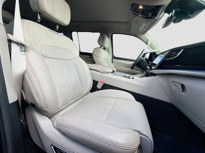 2022 Jeep Grand Wagoneer - Photo 16