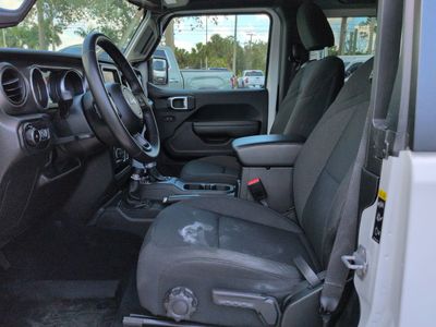 2022 Jeep Wrangler - Photo 15