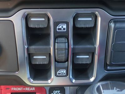 2026 Jeep Wrangler - Photo 27