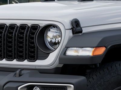 2026 Jeep Gladiator — photo 10 view