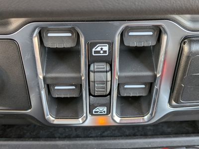 2026 Jeep Wrangler - Photo 25