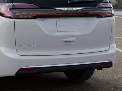 2026 Chrysler Pacifica — photo 13 view