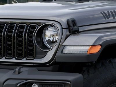 2026 Jeep Gladiator — photo 10 view