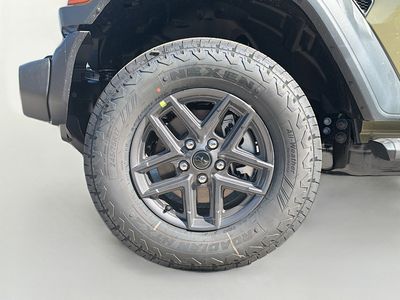 2026 Jeep Wrangler - Photo 38