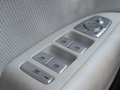 2025 Genesis G70 - Photo 26