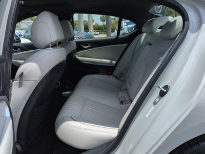 2025 Genesis G70 - Photo 14
