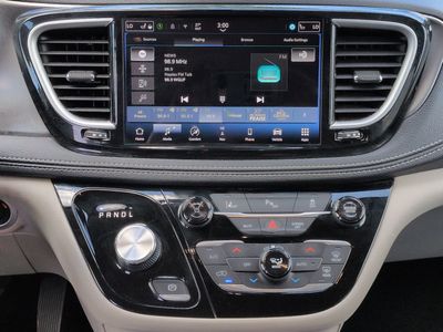 2024 Chrysler Pacifica Hybrid - Photo 18