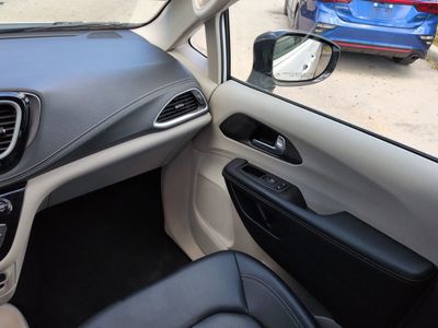 2024 Chrysler Pacifica Hybrid - Photo 17