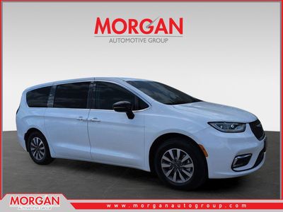 2024 Chrysler Pacifica Hybrid - Photo 1