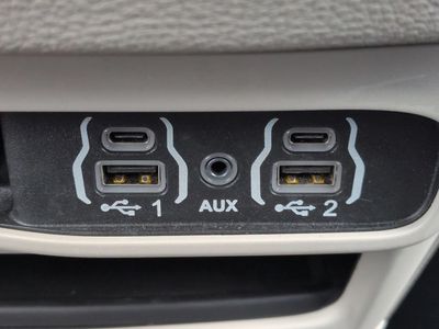 2024 Chrysler Pacifica Hybrid - Photo 23