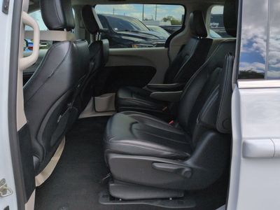 2024 Chrysler Pacifica Hybrid - Photo 14