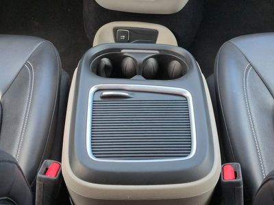 2024 Chrysler Pacifica Hybrid - Photo 19