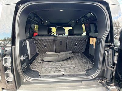2024 Land Rover Defender 110 - Photo 13