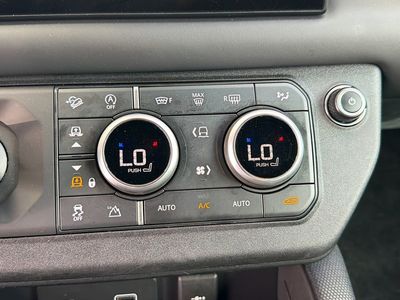 2024 Land Rover Defender 110 - Photo 31