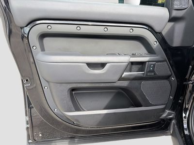 2024 Land Rover Defender 110 - Photo 23
