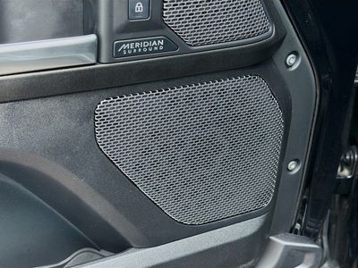 2024 Land Rover Defender 110 - Photo 25