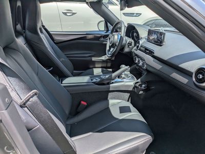 2026 Mazda MX-5 Miata RF - Photo 8