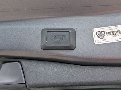 2023 Toyota RAV4 - Photo 14