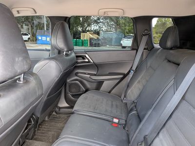 2022 Mitsubishi Outlander - Photo 15