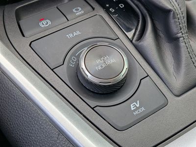 2024 Toyota RAV4 - Photo 31