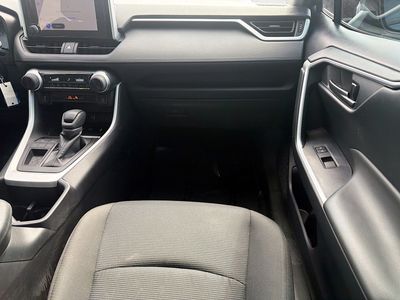 2024 Toyota RAV4 - Photo 17