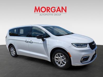 2024 Chrysler Pacifica - Photo 2