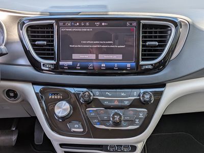 2024 Chrysler Pacifica - Photo 20
