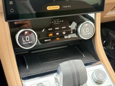 2022 Jaguar F-PACE - Photo 34