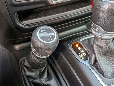 2023 Jeep Gladiator - Photo 32