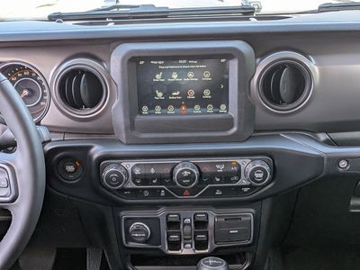 2023 Jeep Gladiator - Photo 19