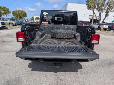 2023 Jeep Gladiator - Photo 13