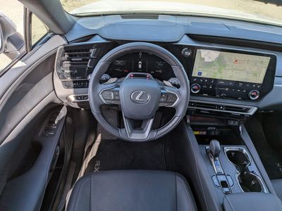 2025 Lexus RX - Photo 18