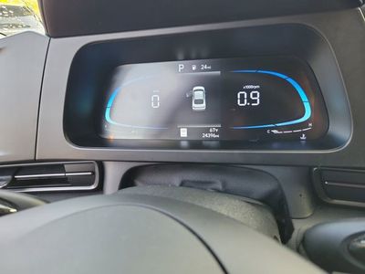 2025 Hyundai Elantra - Photo 18