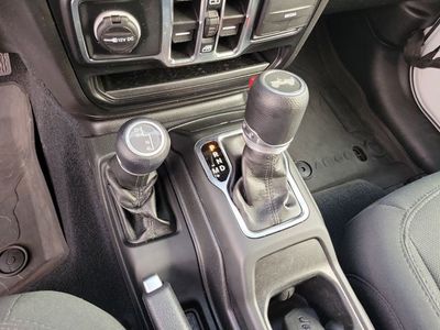 2022 Jeep Wrangler - Photo 23