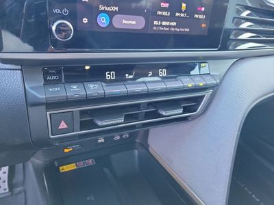 2025 Toyota Camry — photo 22 view
