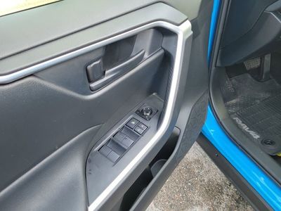2020 Toyota RAV4 - Photo 12